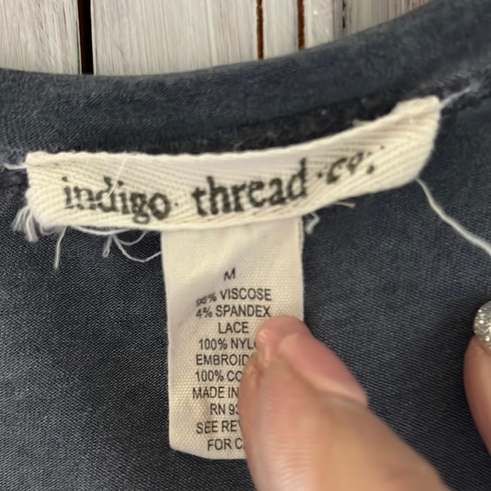 Med indigo tank with lace
